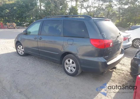 2010 Toyota Sienna Ce/Le z USA, uszkodzony, nr VIN 5TDKK4CC4AS325832